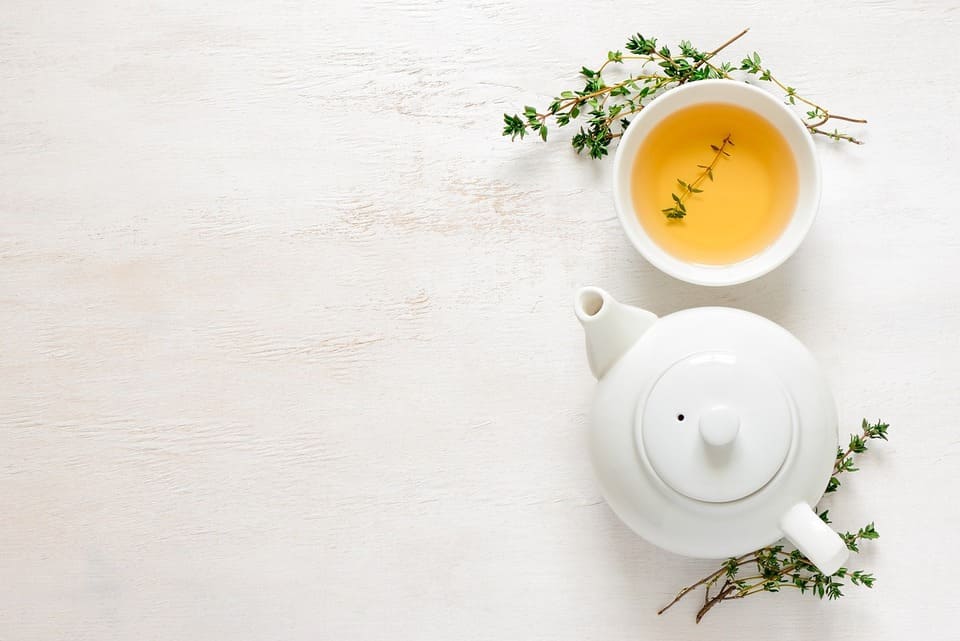 Tasse de thé et théière La bulle parentale