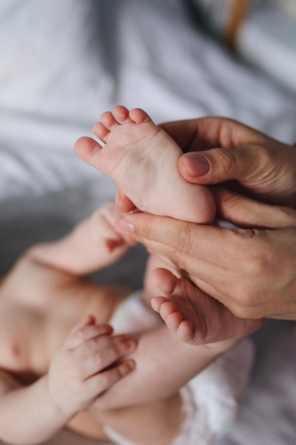 Pied de bébé massé La bulle parentale